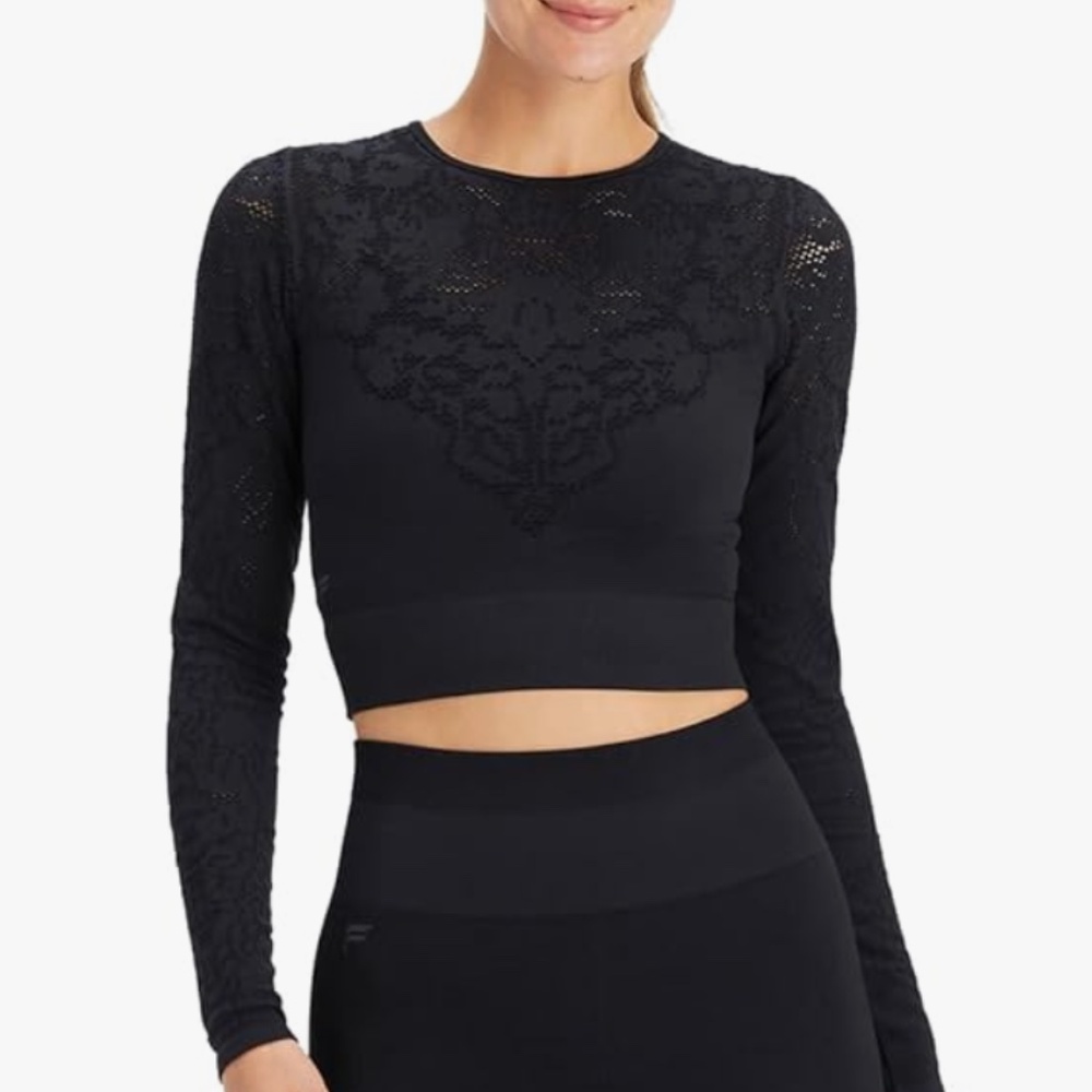 Black workout top